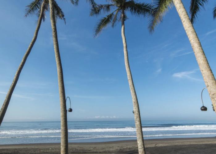 Absolute Beachfront Romantic Villa Laut