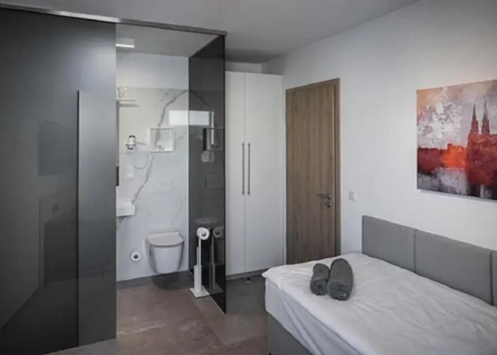 Home & Work Apartments
