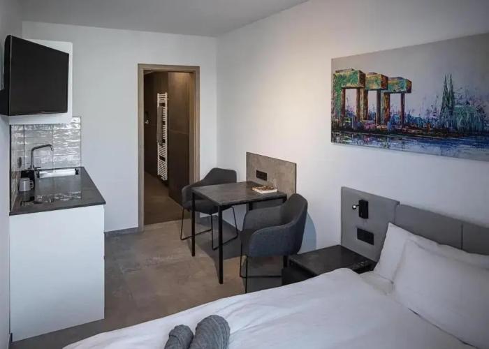 Home & Work Apartments