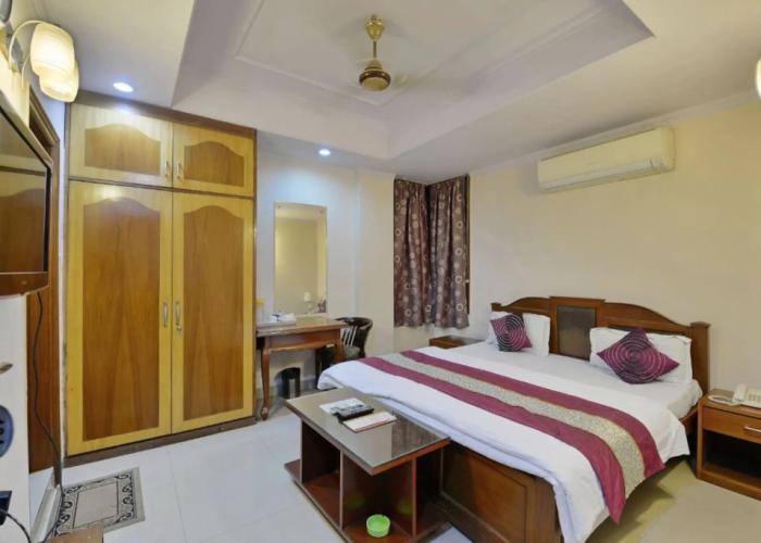 Kashish Residency & Banquet