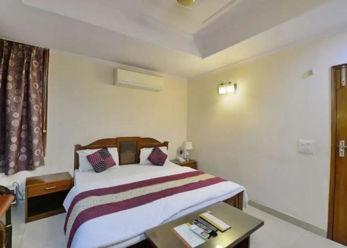 Kashish Residency & Banquet
