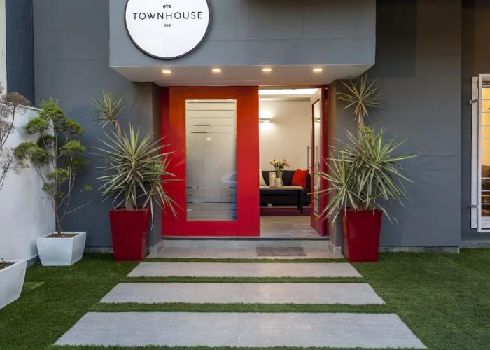OYO Townhouse 004 Sector 51 Noida