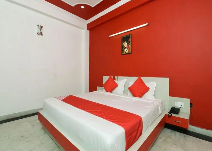 OYO 16687 Hotel Crystal Leaf