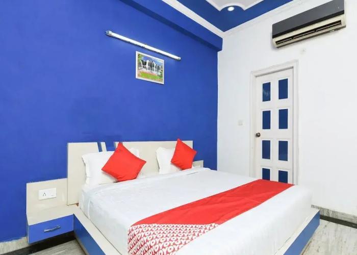 OYO 16687 Hotel Crystal Leaf