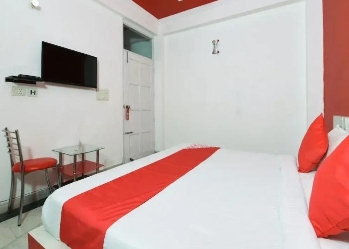 OYO 16687 Hotel Crystal Leaf