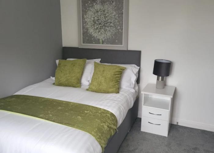 4 Bedroom Home Tameside, Grt Manchester Sleeps 7