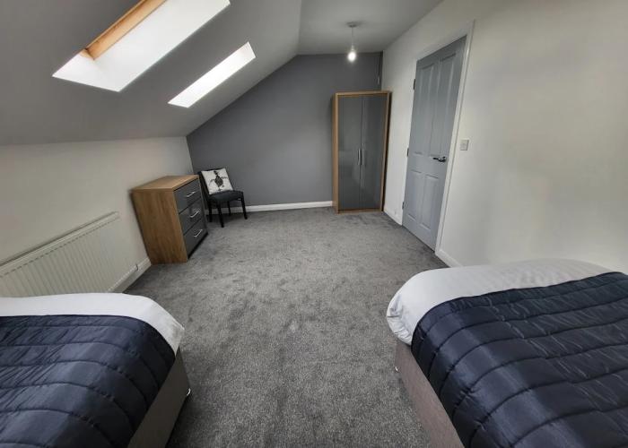 4 Bedroom Home Tameside, Grt Manchester Sleeps 7