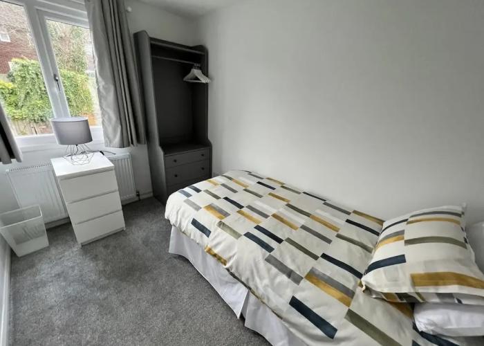 vERY comfy town house
