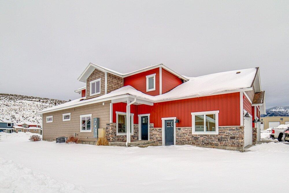 Bright Swan Valley Townhome: Hike, Fish & Ski!