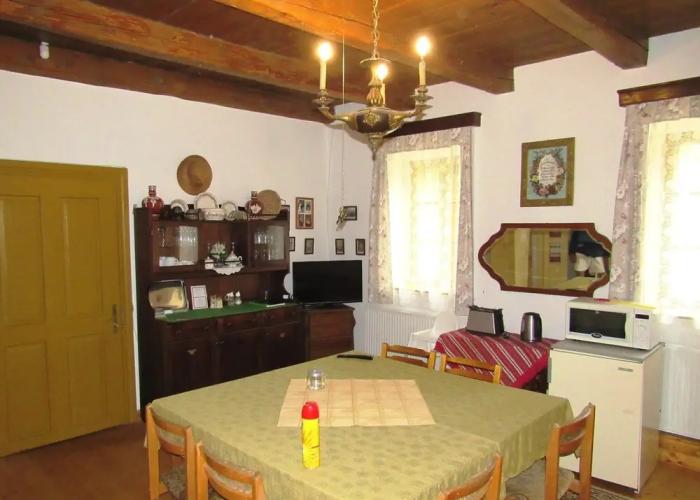 Room in Farmhouse - Rustic Charm - two Bedroom Suite 8601