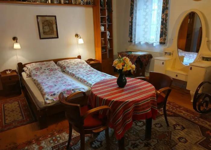 Room in Farmhouse - Rustic Charm - two Bedroom Suite 8601
