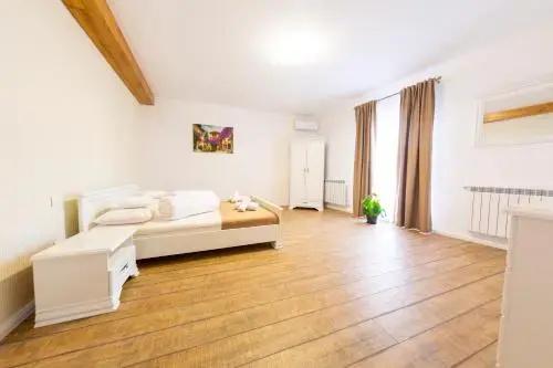 Casa cu Nuc