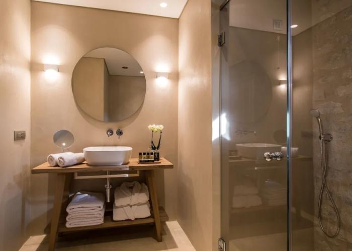 BASSA MAINA Villas & Suites