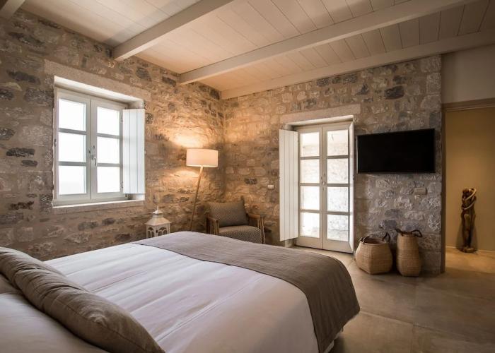 BASSA MAINA Villas & Suites