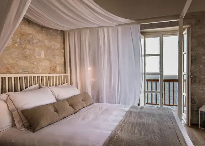 BASSA MAINA Villas & Suites