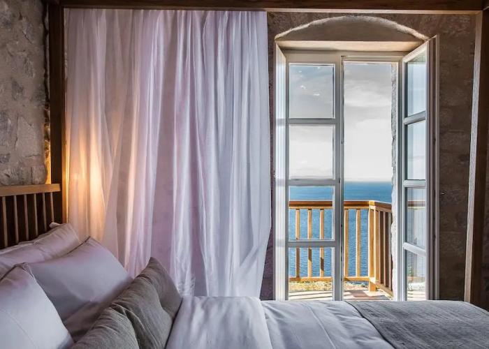 BASSA MAINA Villas & Suites
