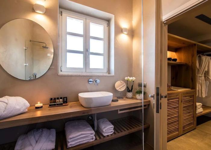 BASSA MAINA Villas & Suites