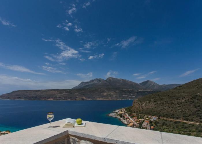 Trapela Limeni Luxury Suites