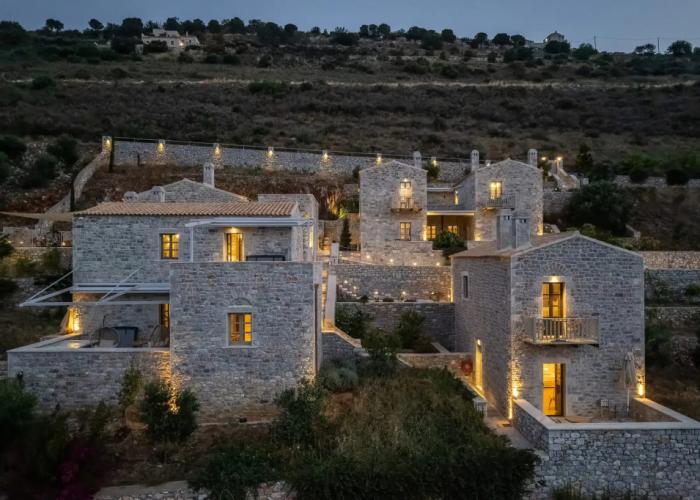 Trapela Limeni Luxury Suites