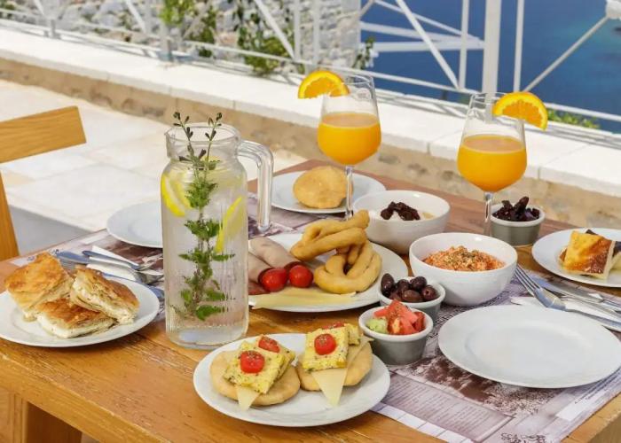Trapela Limeni Luxury Suites