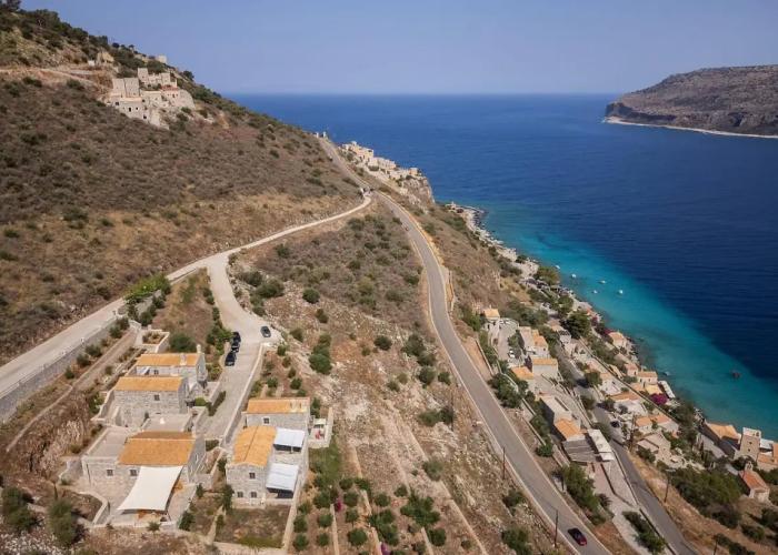 Trapela Limeni Luxury Suites