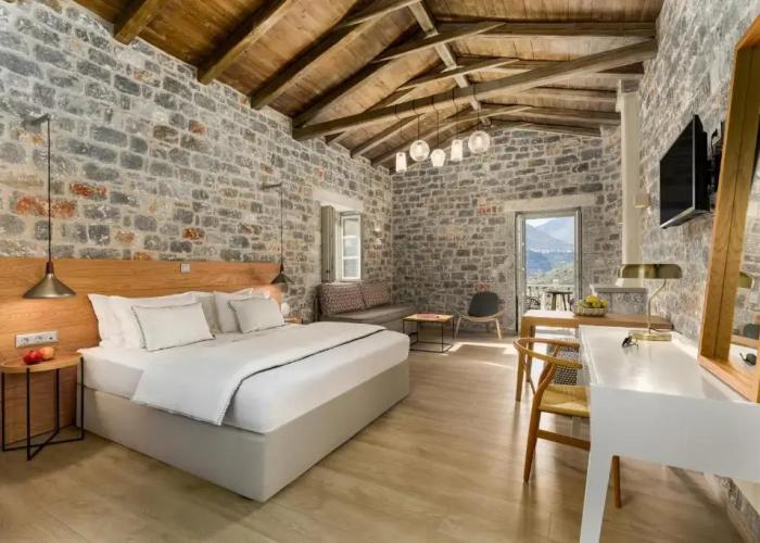 Trapela Limeni Luxury Suites