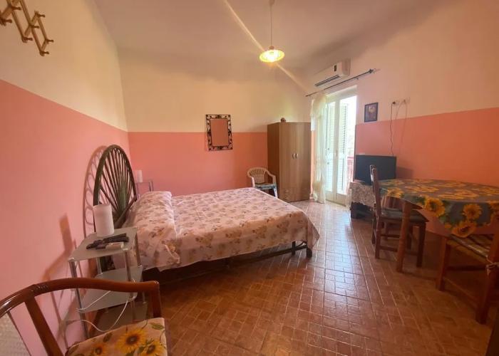 Room-michelangelo House, Mono