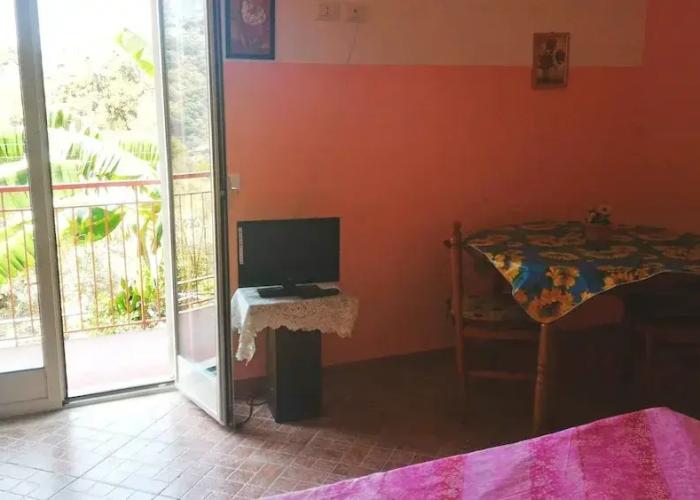 Room-michelangelo House, Mono