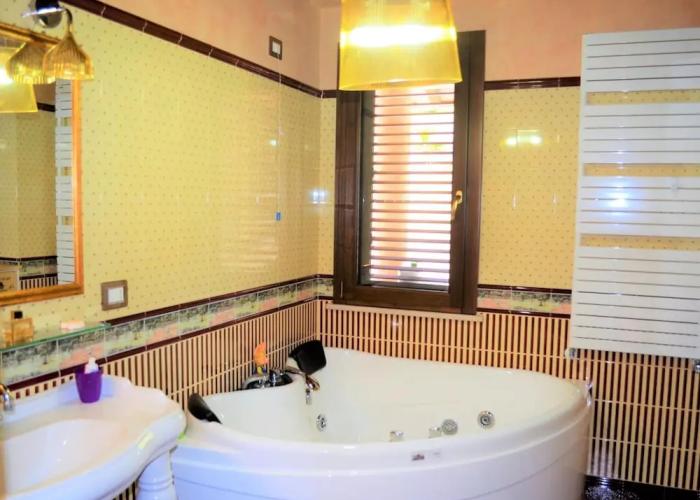 Divine Holiday Home in Giosa Marea with Sauna & Hot Tub