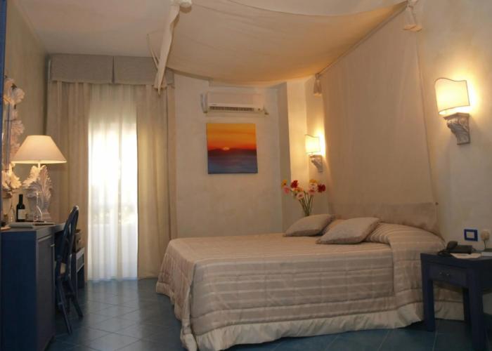 Hotel Baia Dei Faraglioni