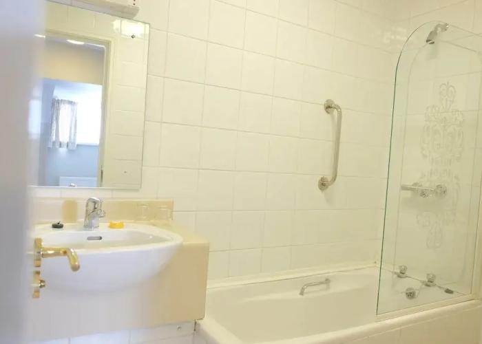 Charlemont Arms Hotel