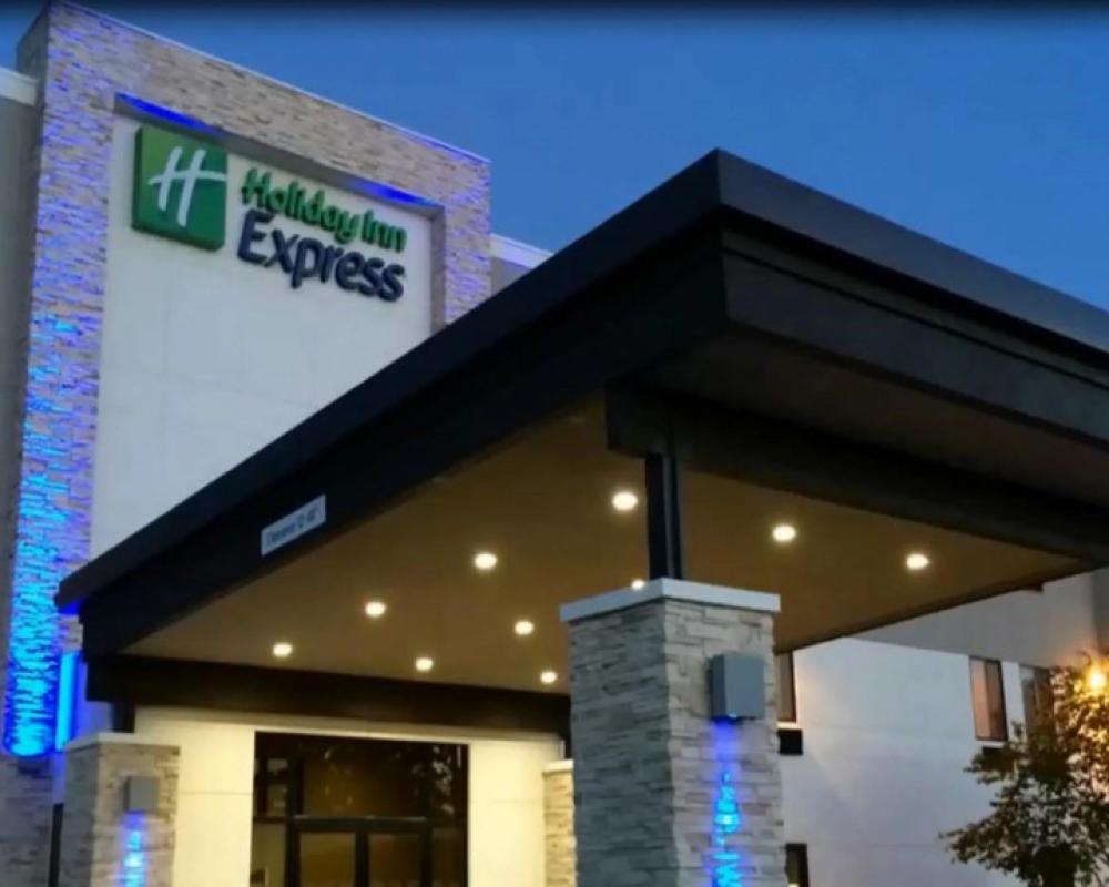 Holiday Inn Express and Suites White Hall by IHG