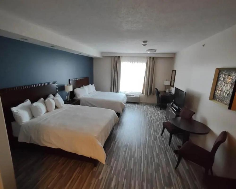 фото Days Inn & Suites by Wyndham Fort Saskatchewan