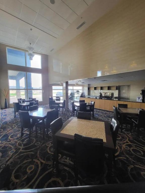 фото Days Inn & Suites by Wyndham Fort Saskatchewan