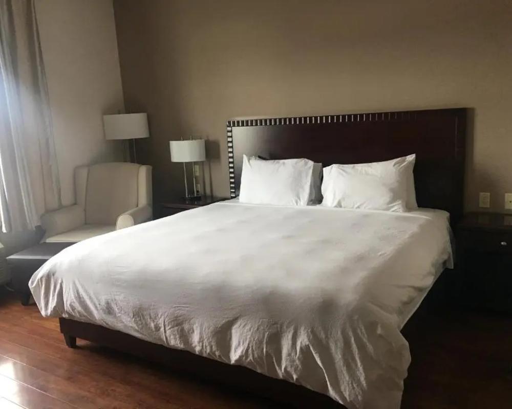 фото Days Inn & Suites by Wyndham Fort Saskatchewan