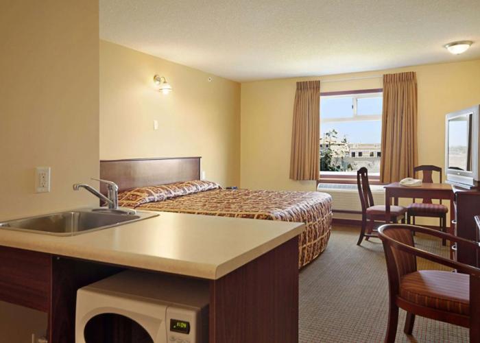 Super 8 by Wyndham Fort Saskatchewan