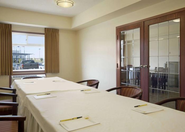 Super 8 by Wyndham Fort Saskatchewan