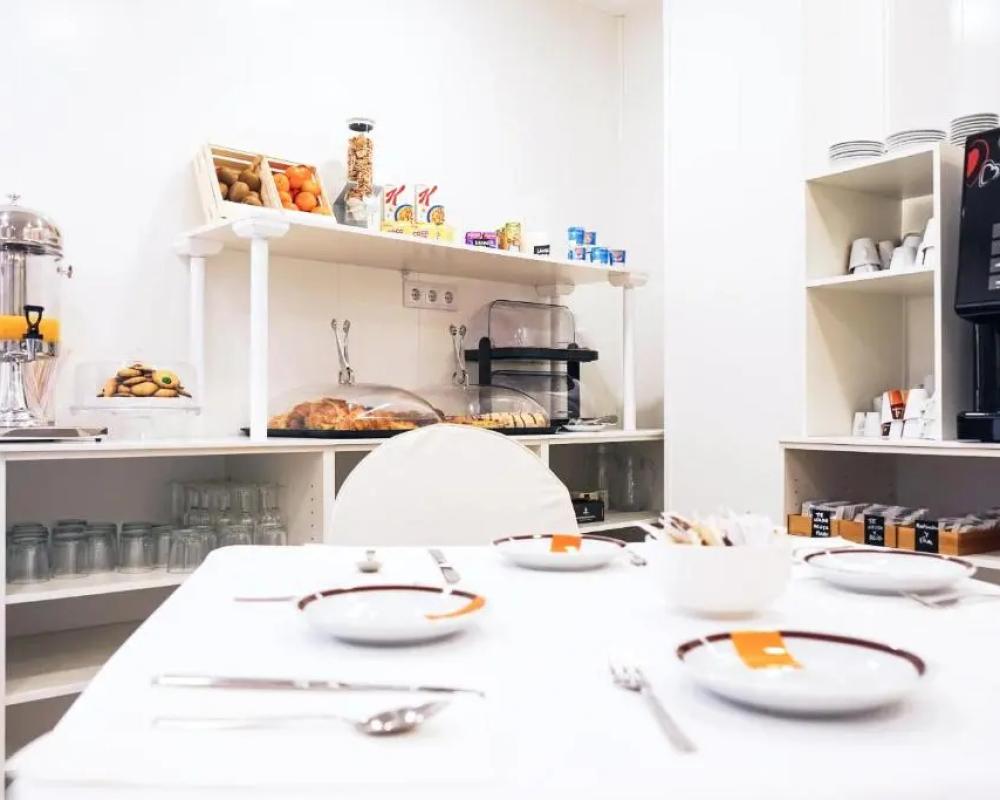 фото Hostal Docar
