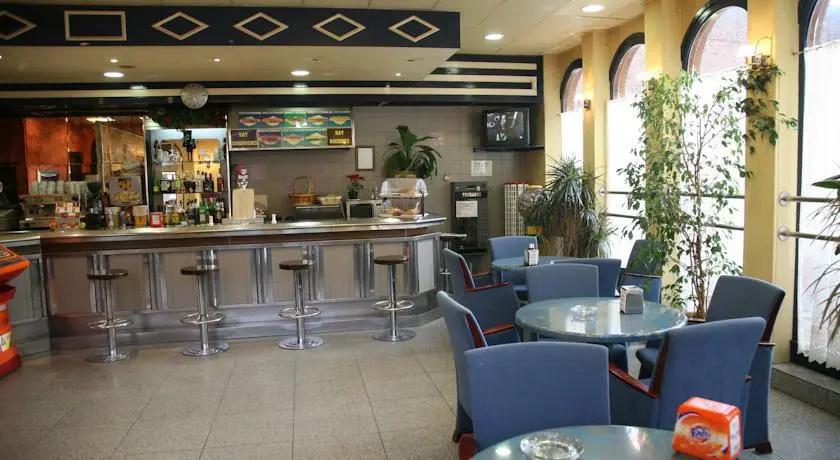 фото Hostal Docar