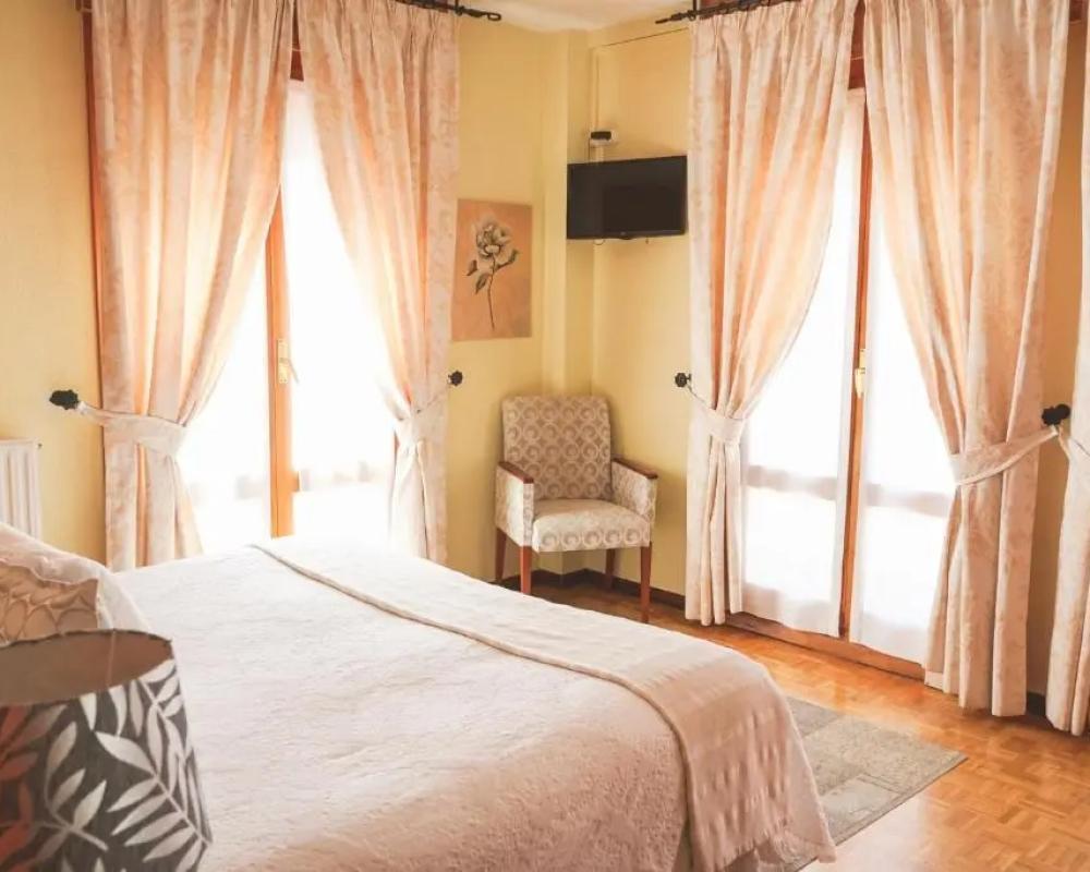 фото Hostal Docar