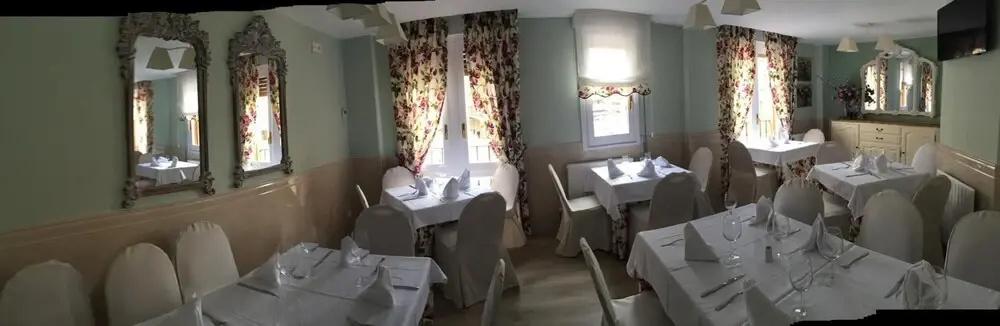 фото Hostal Docar
