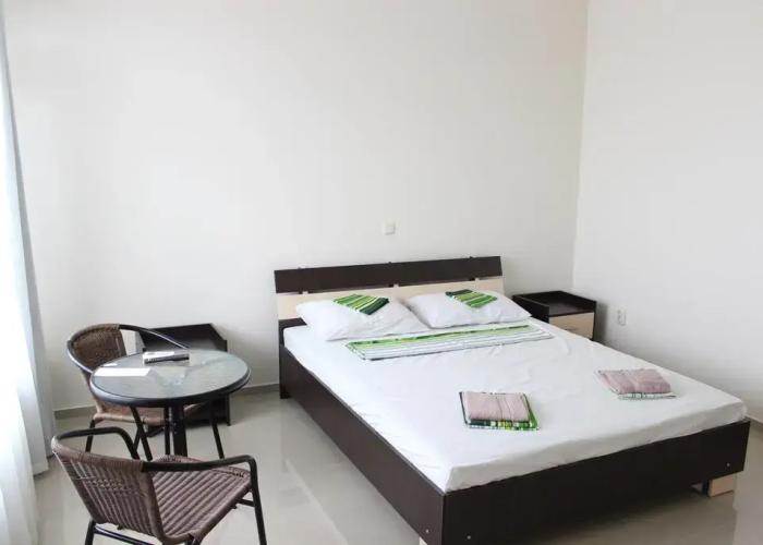 Roza Vetrov Guest House
