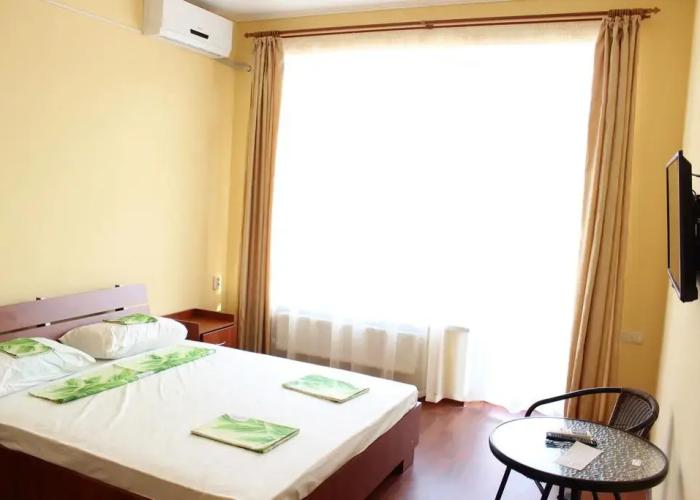 Roza Vetrov Guest House