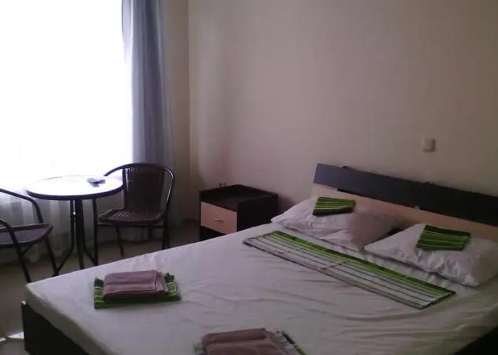 Roza Vetrov Guest House