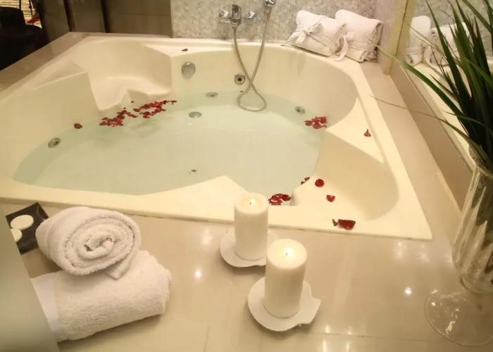 One Serenata Hotel Bacao