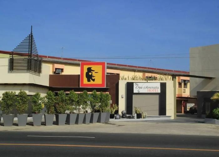 One Serenata Hotel Bacao