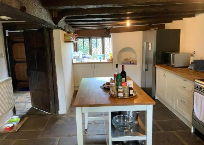 Delightful 4BD Home Full of Flair Edenbridge Kent