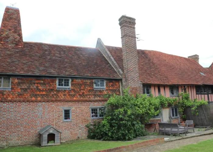 Delightful 4BD Home Full of Flair Edenbridge Kent