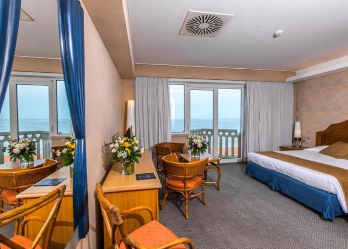 City Hotel