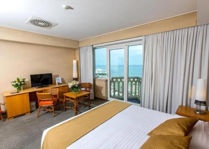 City Hotel